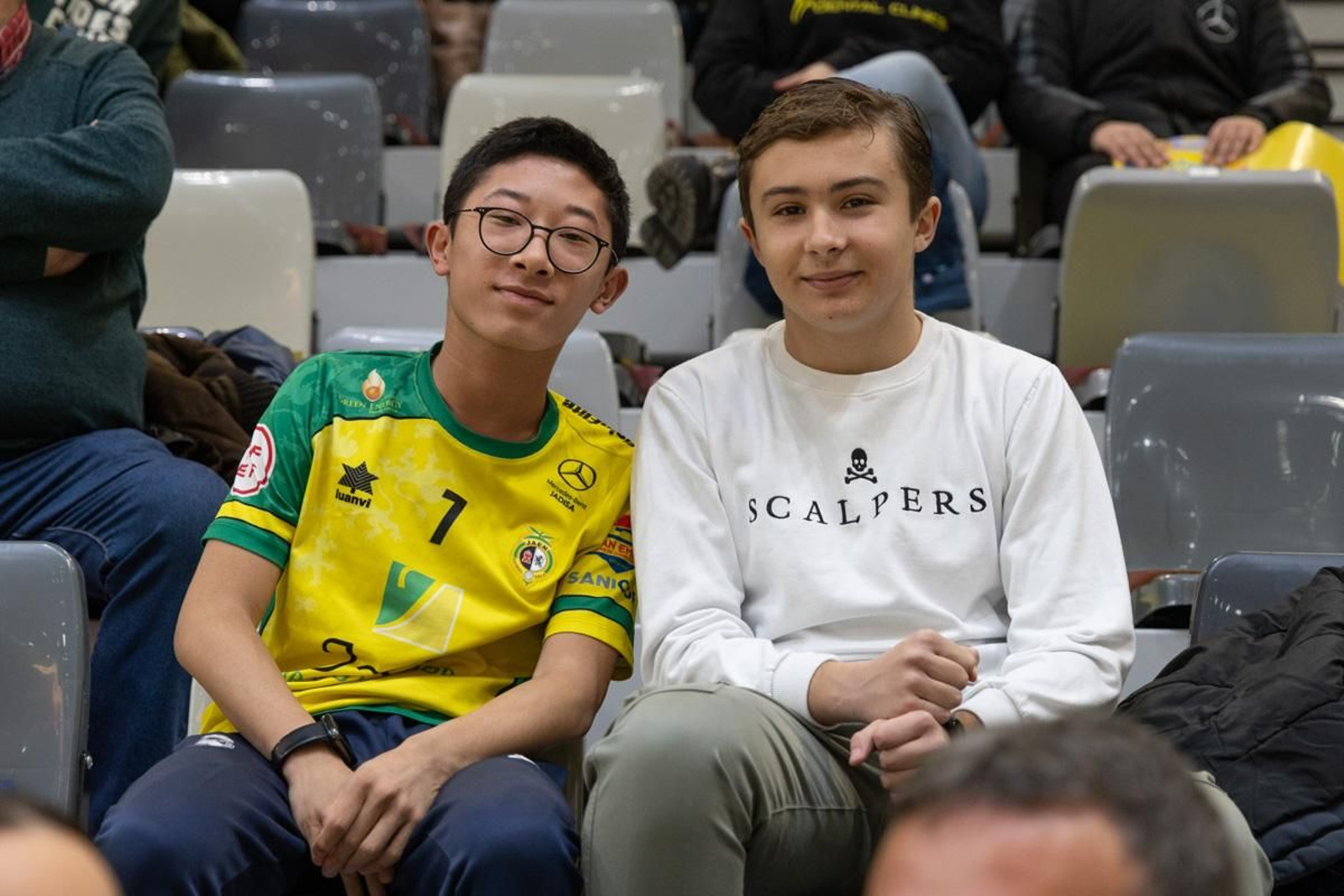 La fiesta amarilla en la goleada del Jaén FS al Barça, en imágenes