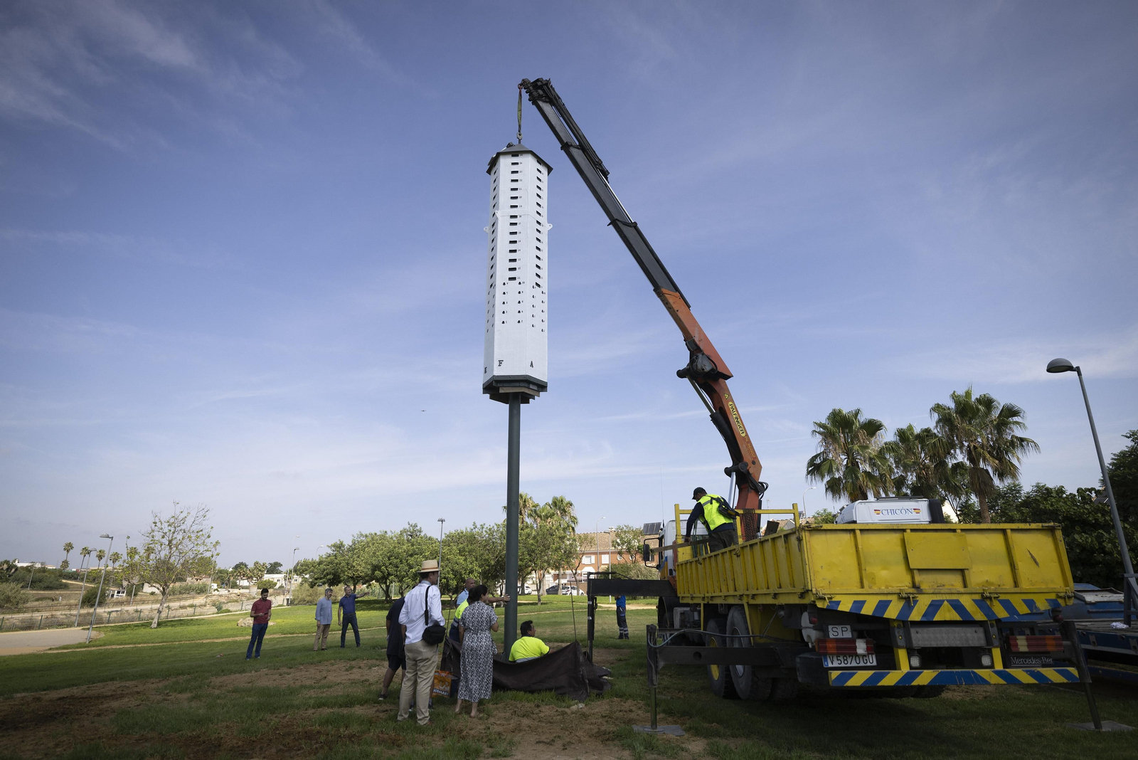 La primera torre-nido de España para el control del virus del Nilo, todas las imágenes
