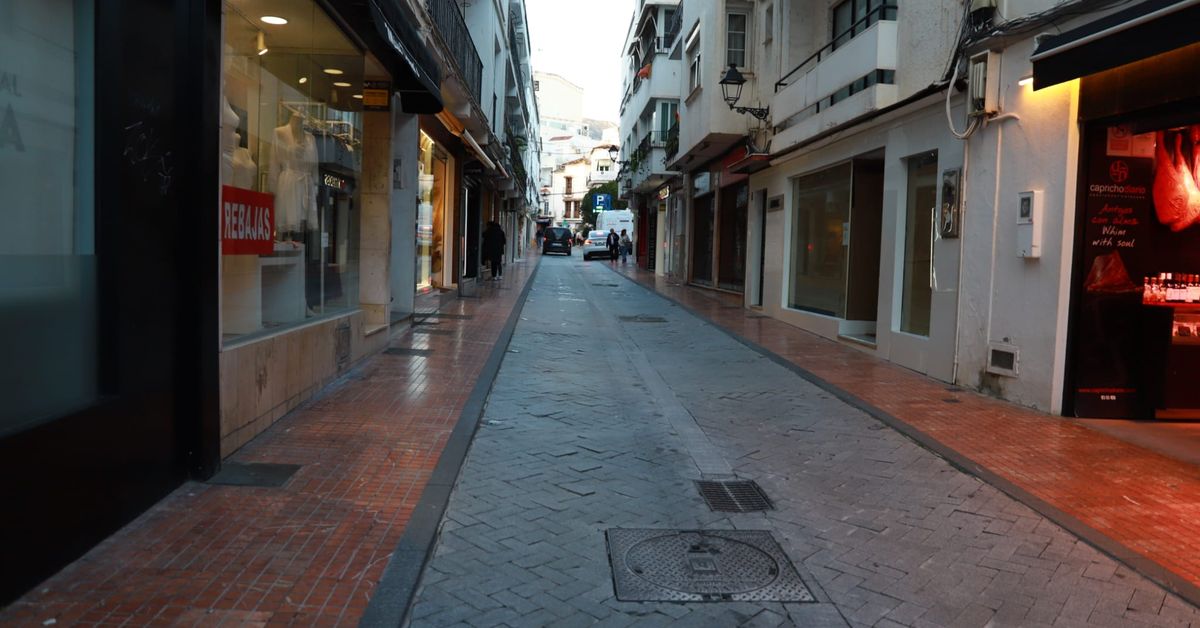 Marbella inicia la renovación de la calzada de las calles Huerta Chica y Castillejos