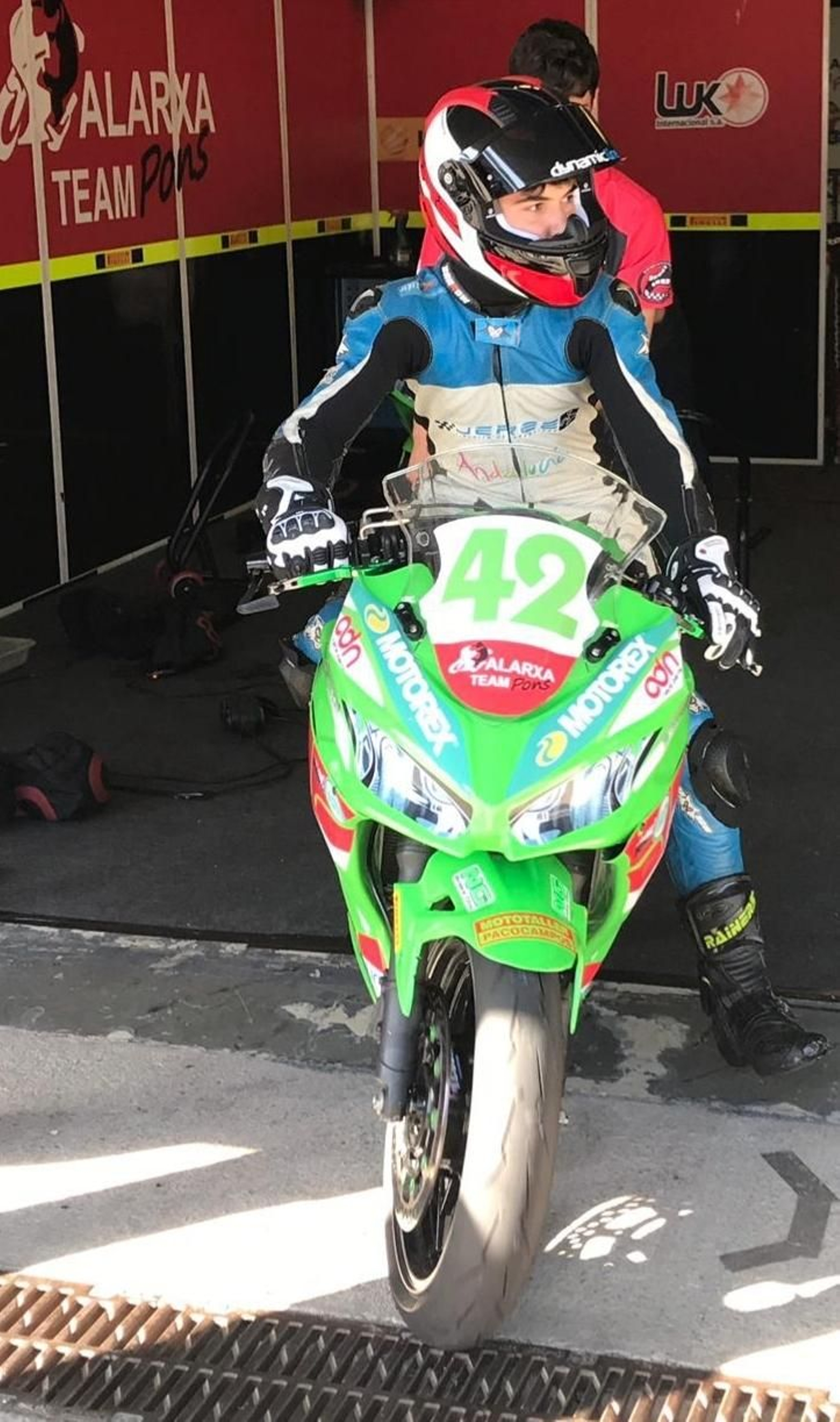 Raúl Pérez, antes de comenzar la carrera en Jerez.