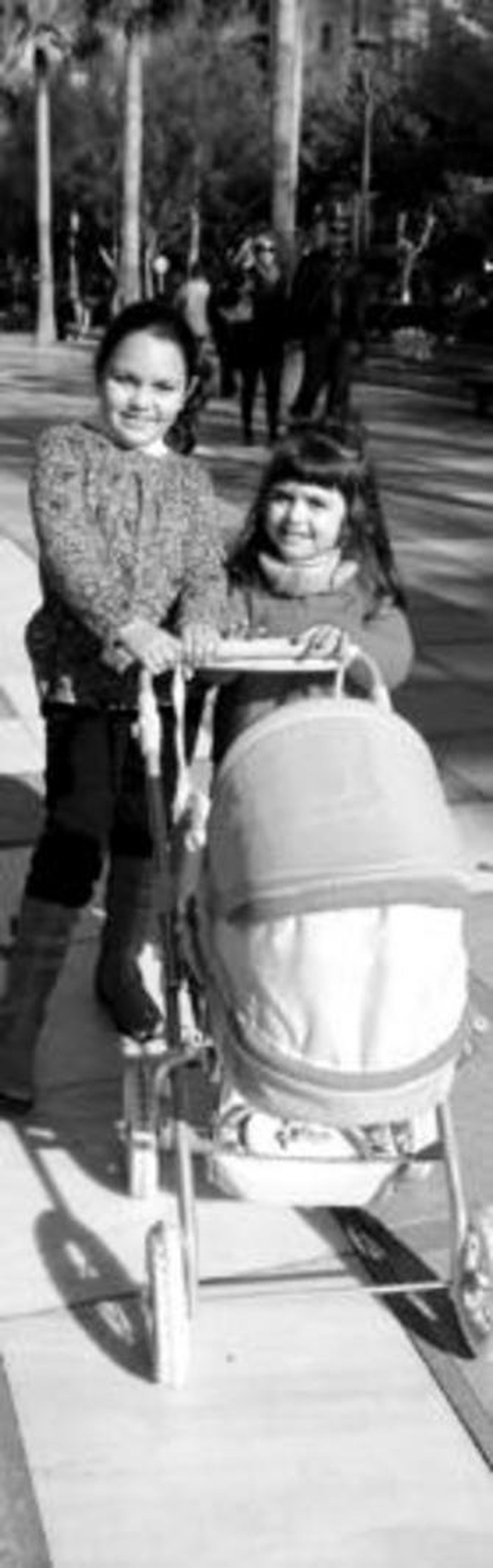 La Rambla fue un constante devenir de coches de muñecas.