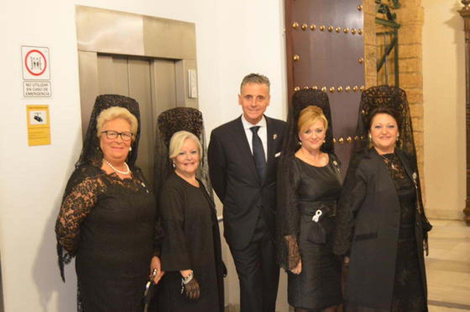 Carmen Pájaro, Elena Moreno, Faly Pastrana, Concha Gutiérrez y Charo Rodríguez.

Foto: Ignacio Casas de Ciria