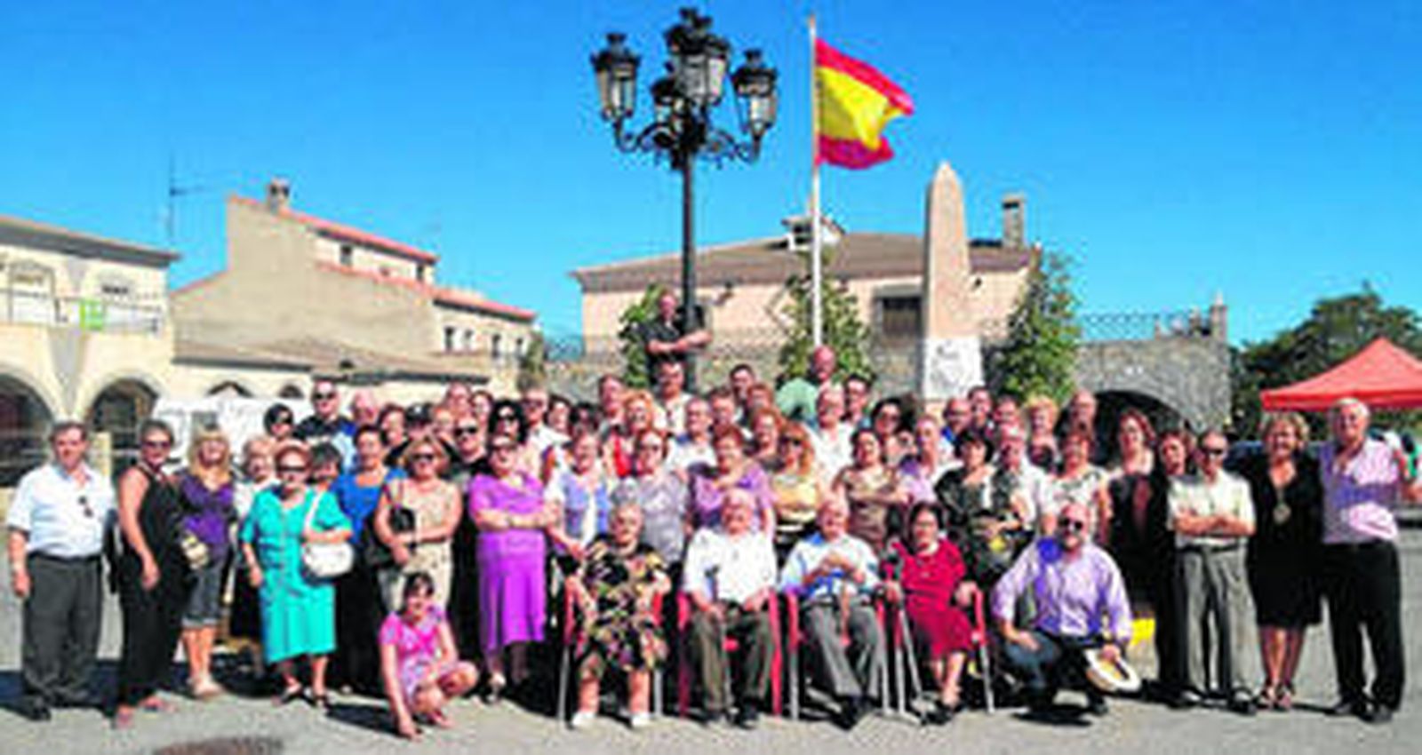 La gran familia Pallarés en la localidad de Somontín, donde se reunieron para compartir historias y experiencias.