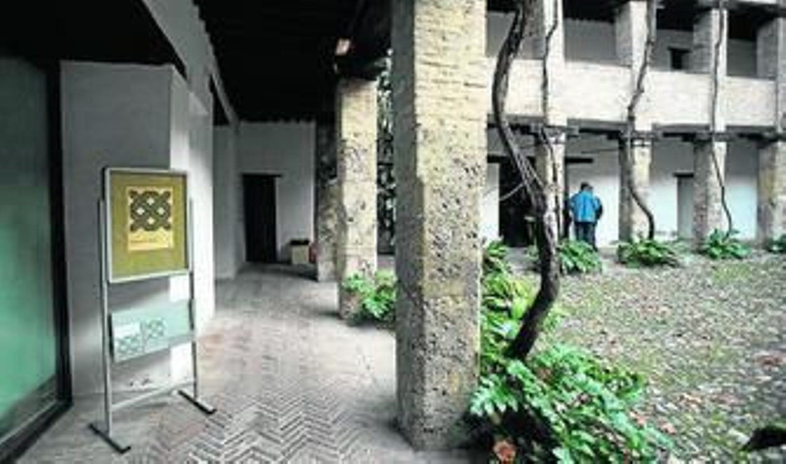 El centro se fundó en 1910 por profesores de la Universidad de Granada.