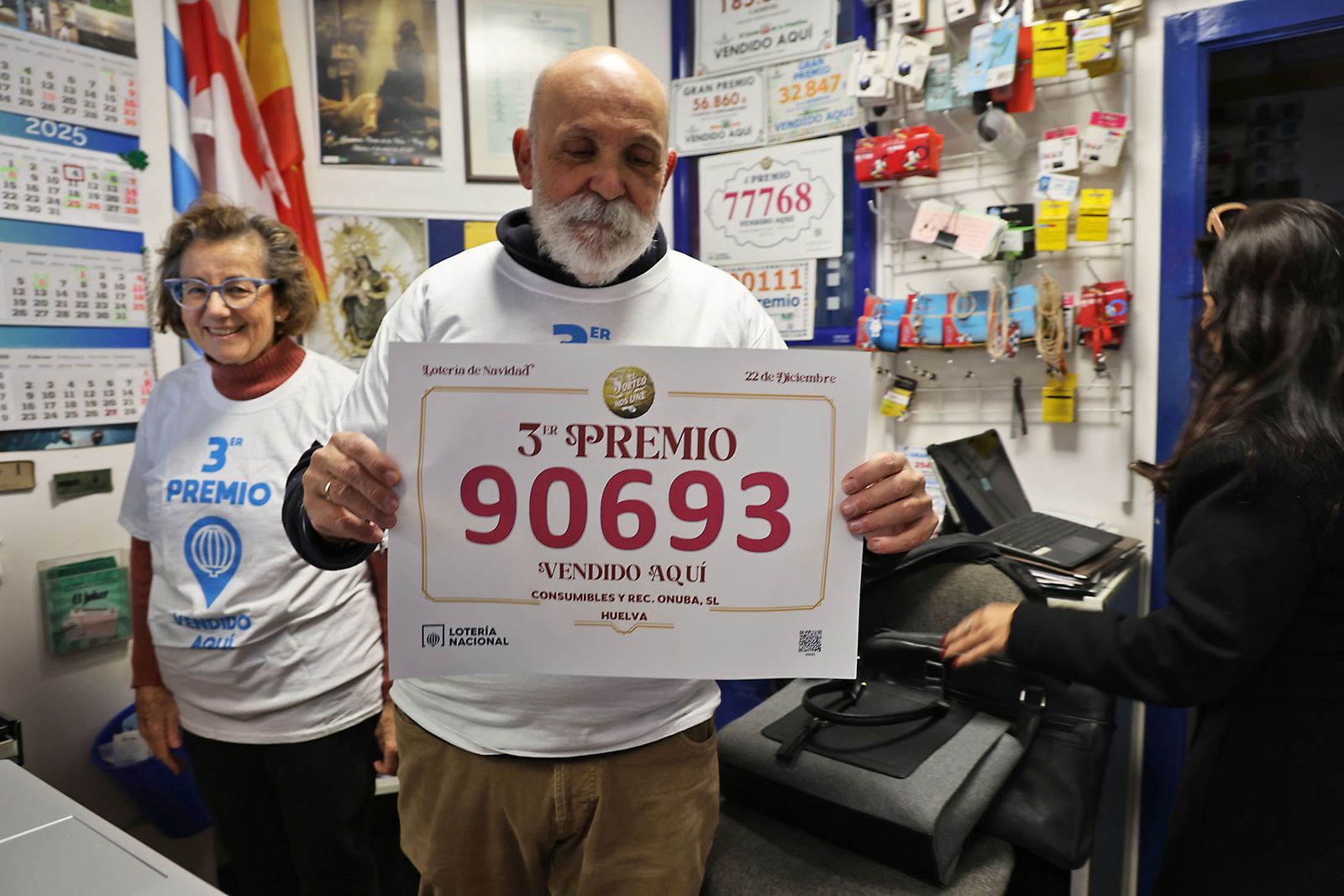 La Loteria de Navidad reparte premios en Huelva (5)