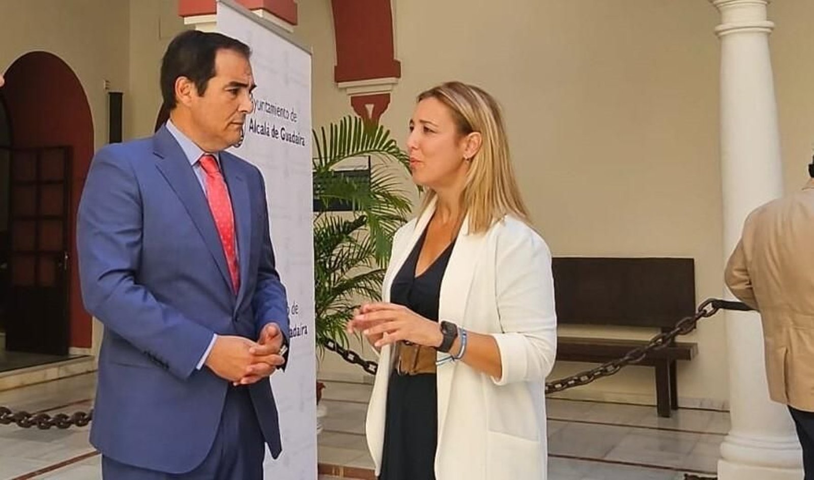 El consejero de Justicia, José Antonio Nieto, y la alcaldesa de Alcalá, Ana Isabel Jiménez, este miércoles.