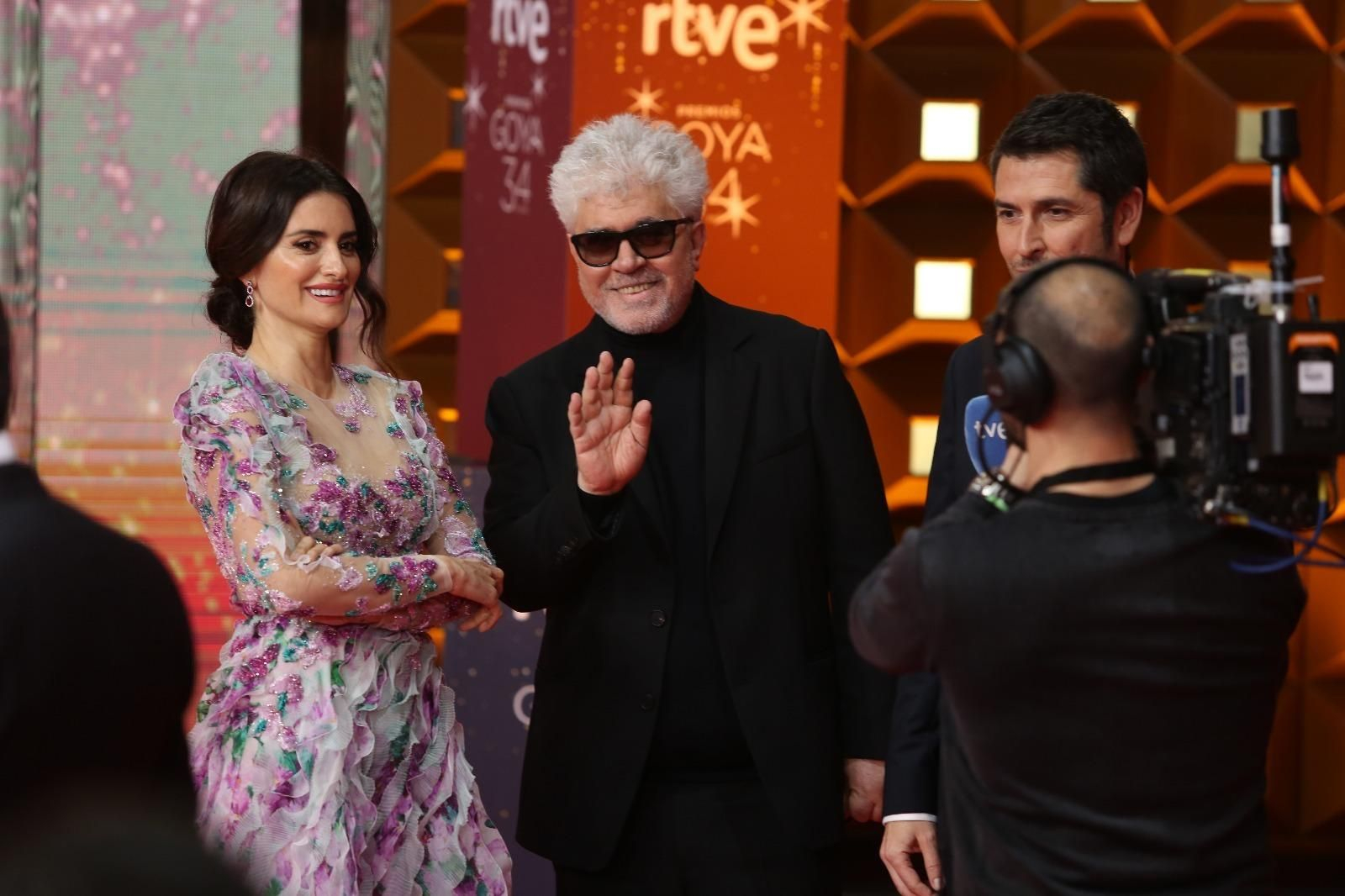 Pedro Almodóvar y Penélope Cruz, en la alfombra roja de los Goya.
