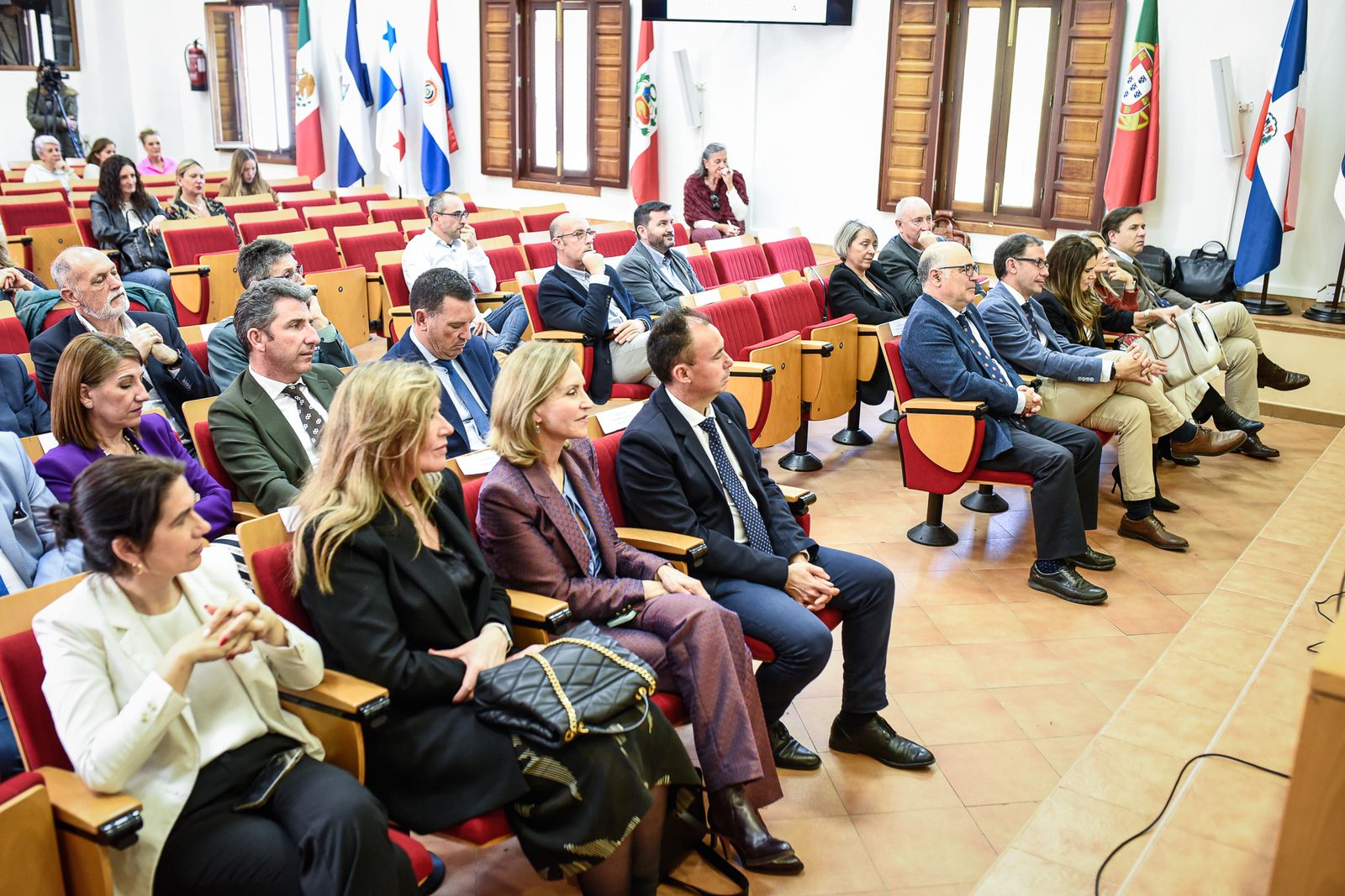Imágenes de la conferencia  'La Rábida- ocho décadas de un sueño universitario'