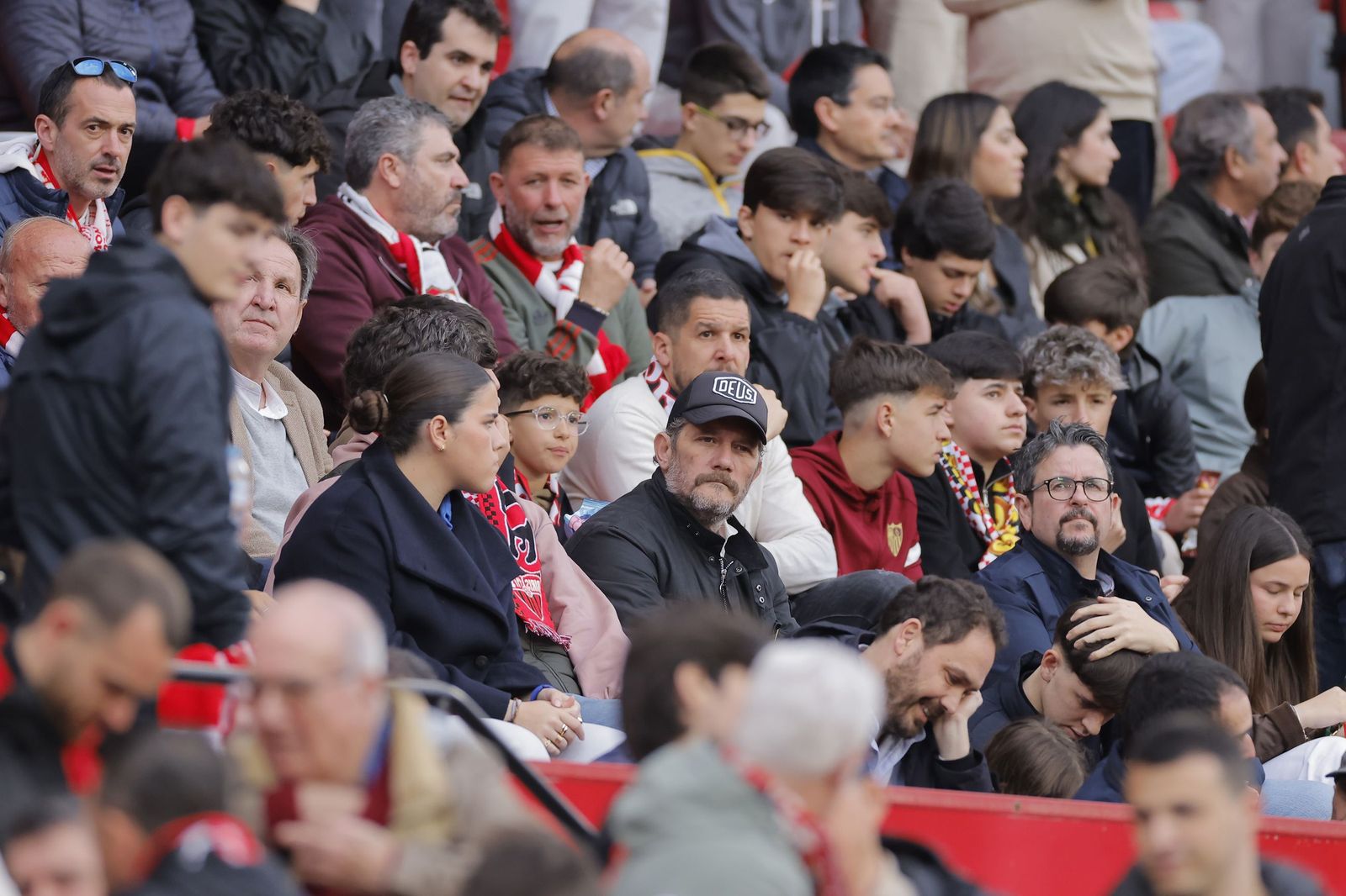 Búscate en las fotos del Sevilla fc - Rayo