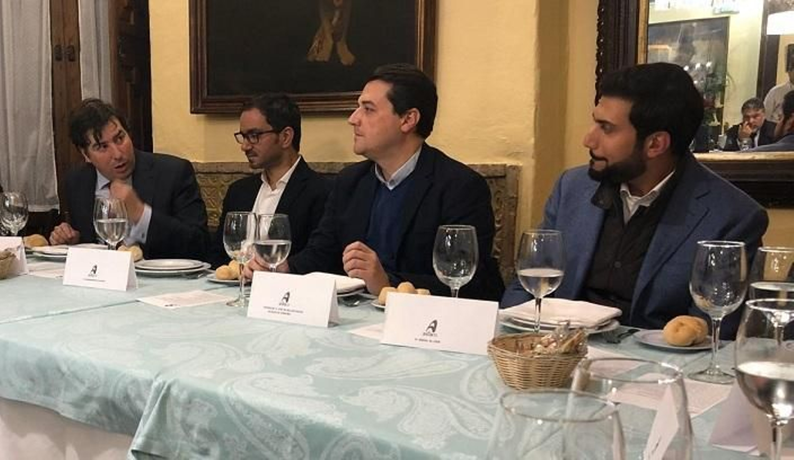 José María Bellido, junto a los inversores de Infinity y Jesús Coca, en la comida con miembros de Asfaco.