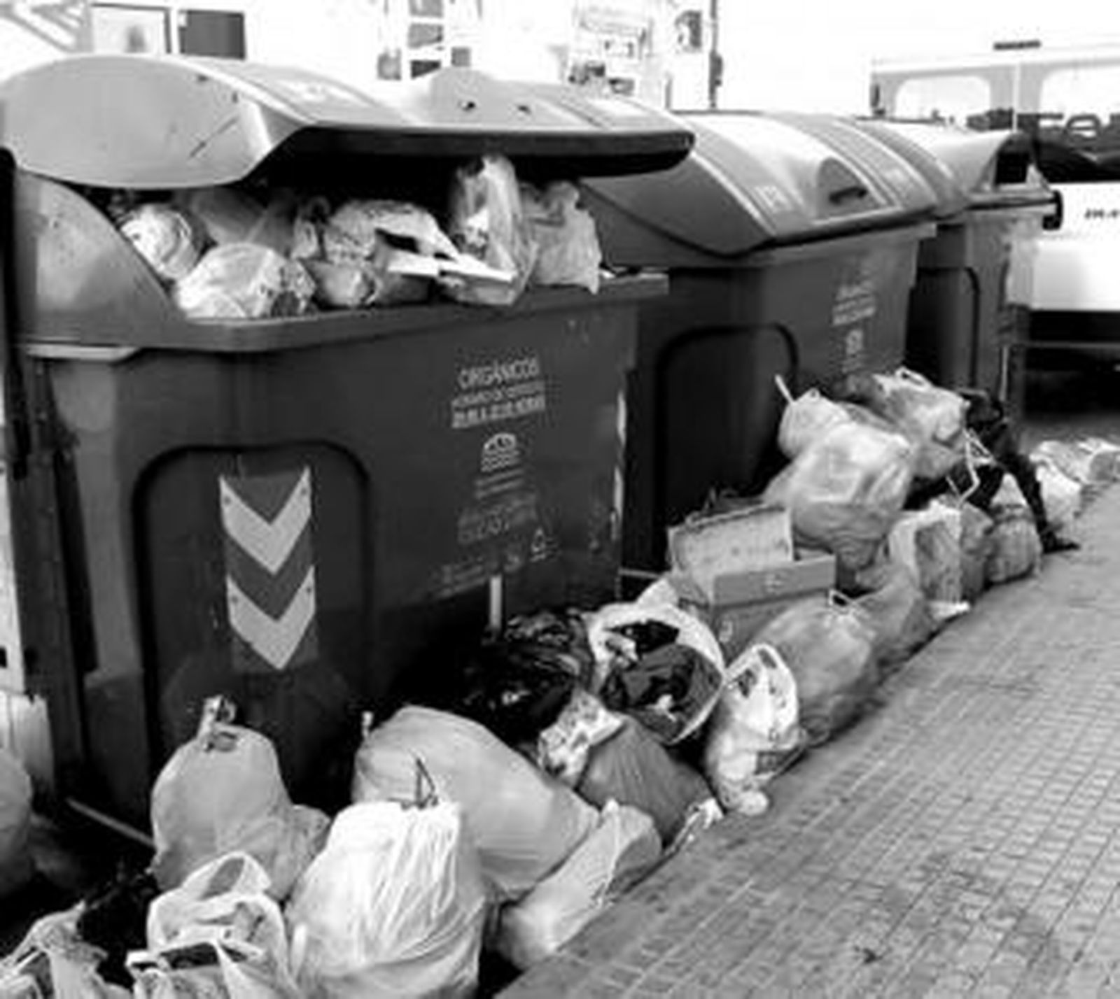 Urbaser denuncia a tres trabajadores por impedir los servicios mínimos