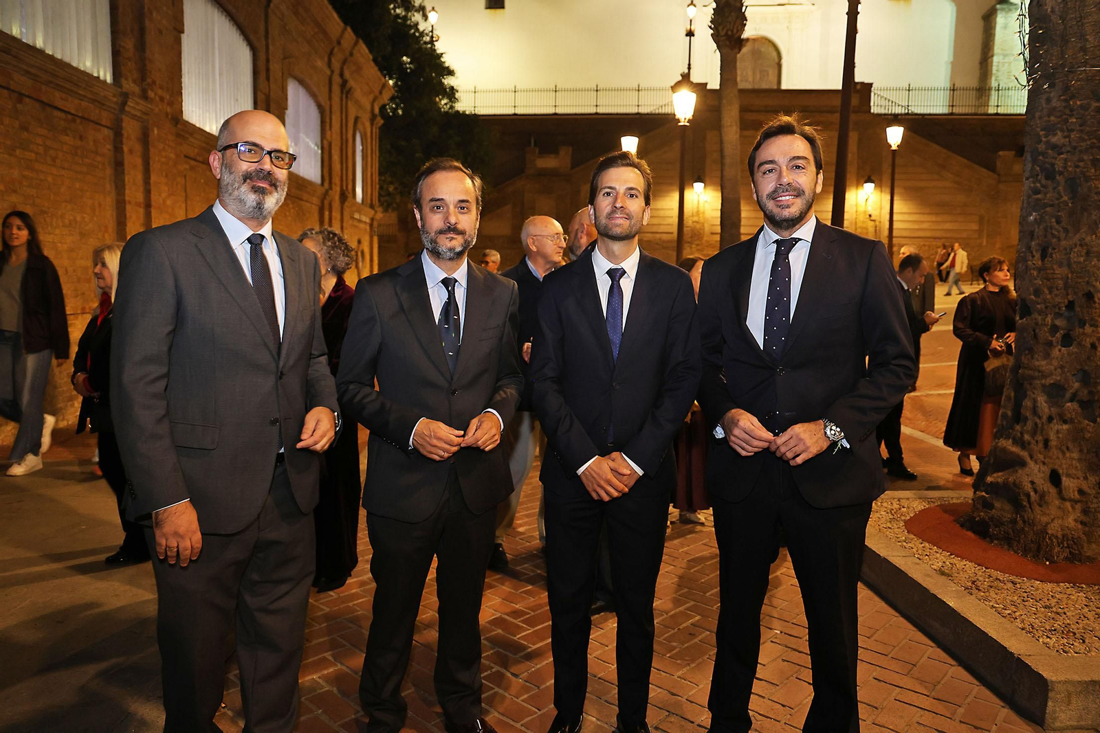 Imágenes de los invitados a la gala de los  37 premios Onubenses del Año