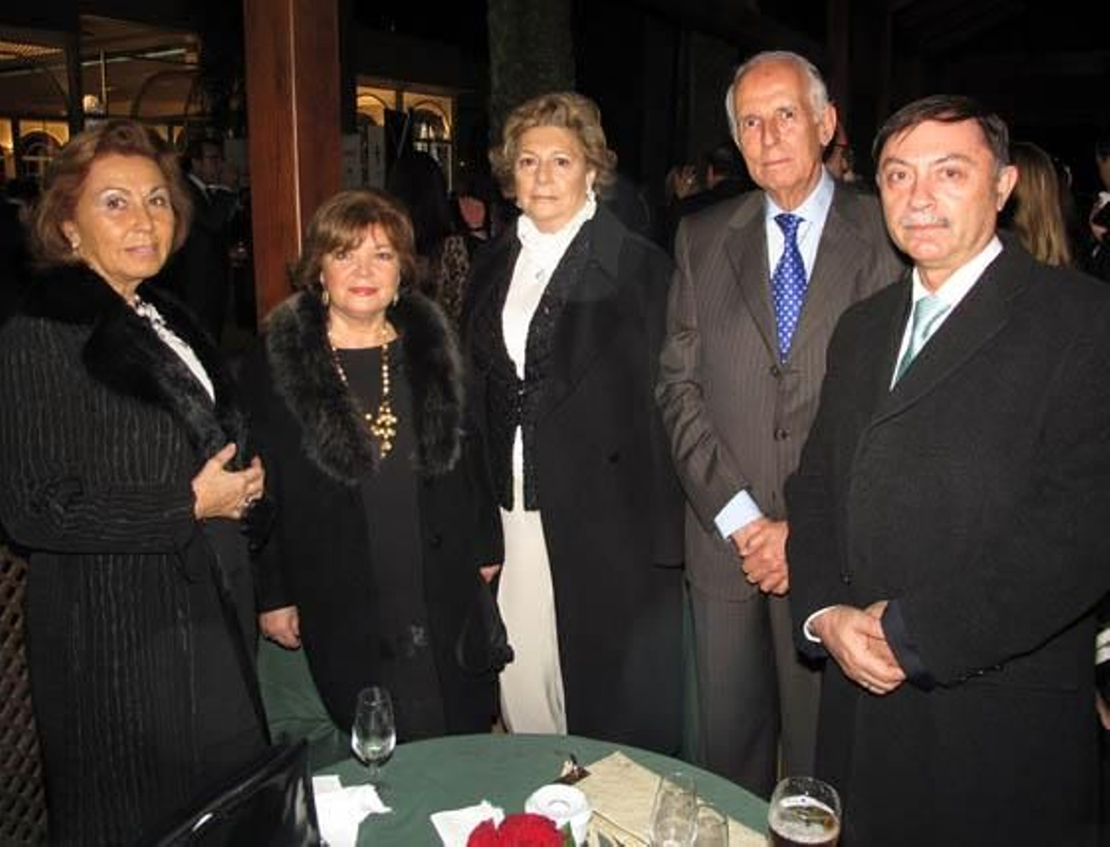 María Ángeles Peña, María Julia Marín, Carmen Ribett, Francisco Roldán y el general Juan Antonio Carrasco, director de Enseñanza del Ejército del Aire.

Foto: Victoria Ramírez