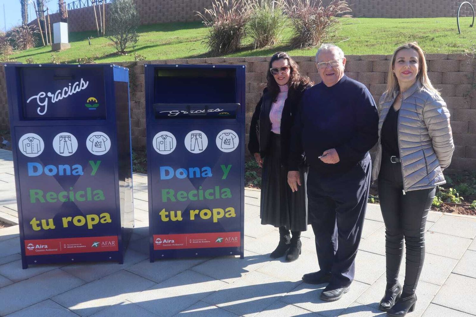 Presentación de los contenedores de ropa solidaria en Alcalá de Guadaíra