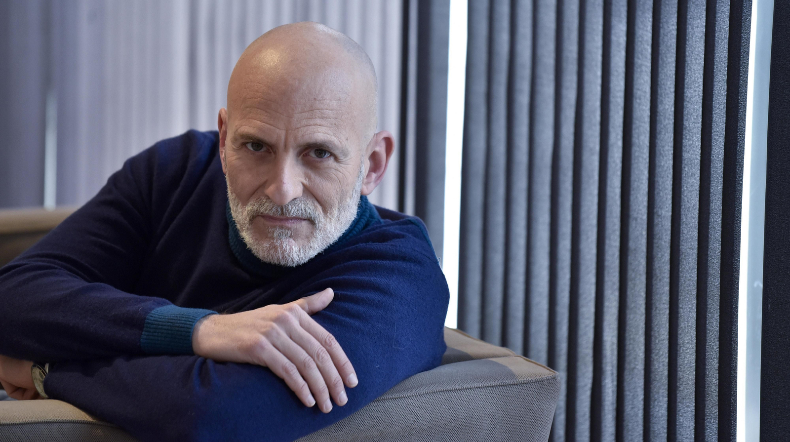 Alejandro Palomas (Barcelona, 1957) cree que las series "han transformado nuestra manera de relacionarnos con la ficción".