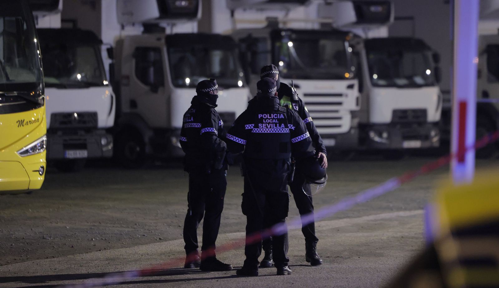 El derribo de la gasolinera de Alcosa, todas las fotos