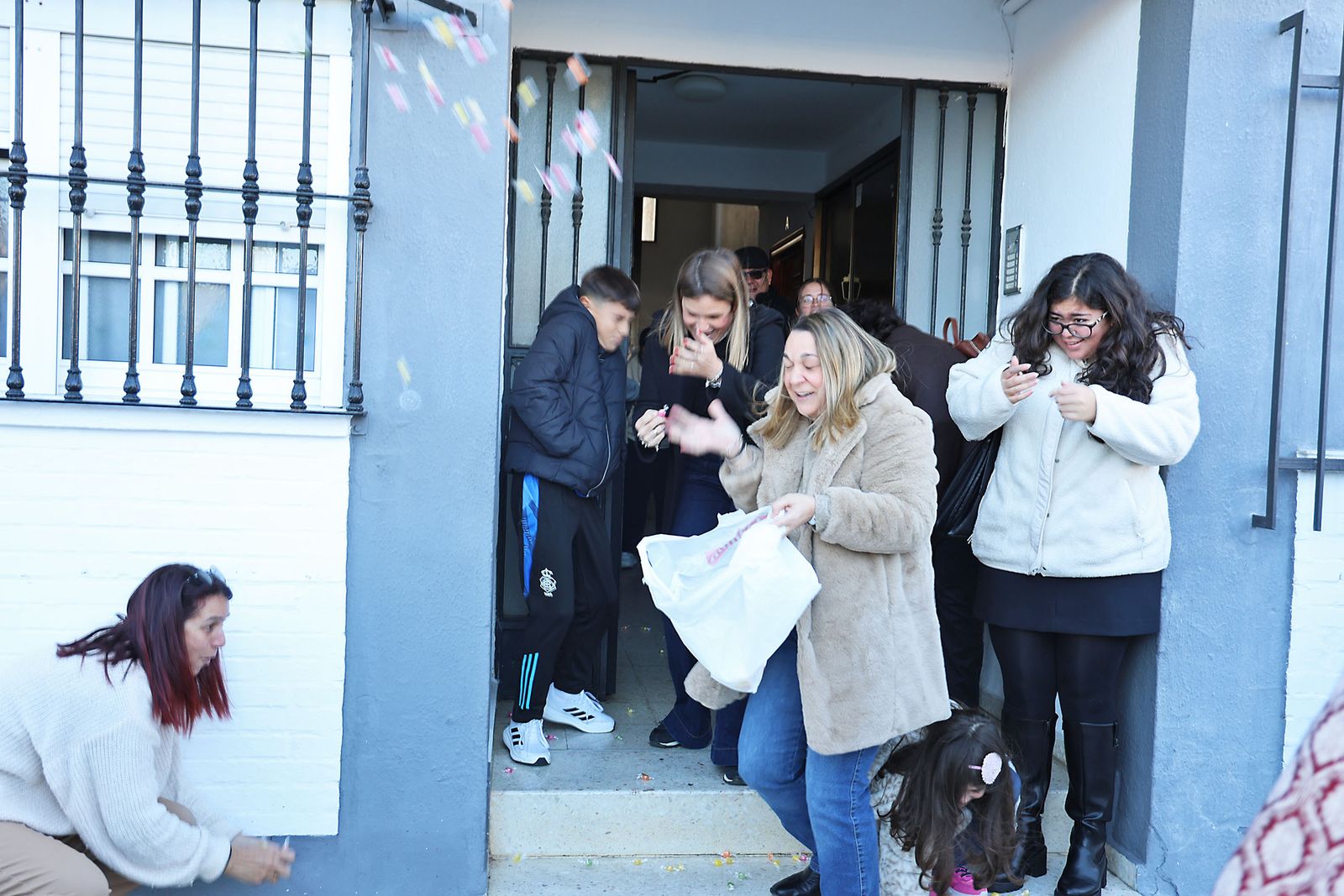 Día de regalos y Reyes Magos por los barrios de la ciudad