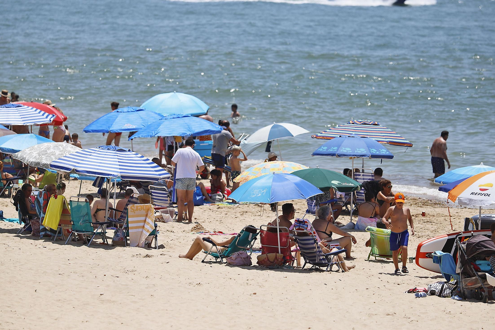 Ambiente en las playas de Huelva en el domingo 2 de julio