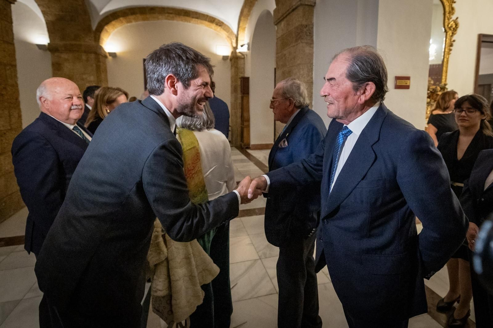 Las imágenes de la cena de los premiados con la Medalla de Oro de las Bellas Artes en la Diputación de  Cádiz