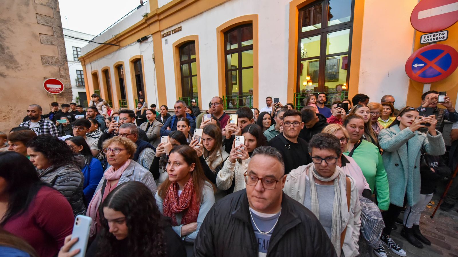 Fotos del Lunes santo en Tarifa: Nuestro Padre Jesús en la Oración en el Huerto y Nuestra Madre de Dios y del Rosario