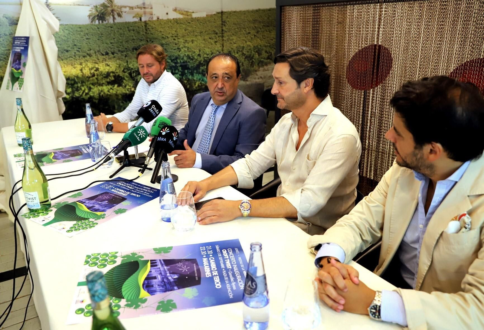 ‘Cambio de tercio’ y ‘Makarines’ llenarán de música la plaza de la Asunción tras la tradicional 'Pisa de la uva' del próximo sábado.