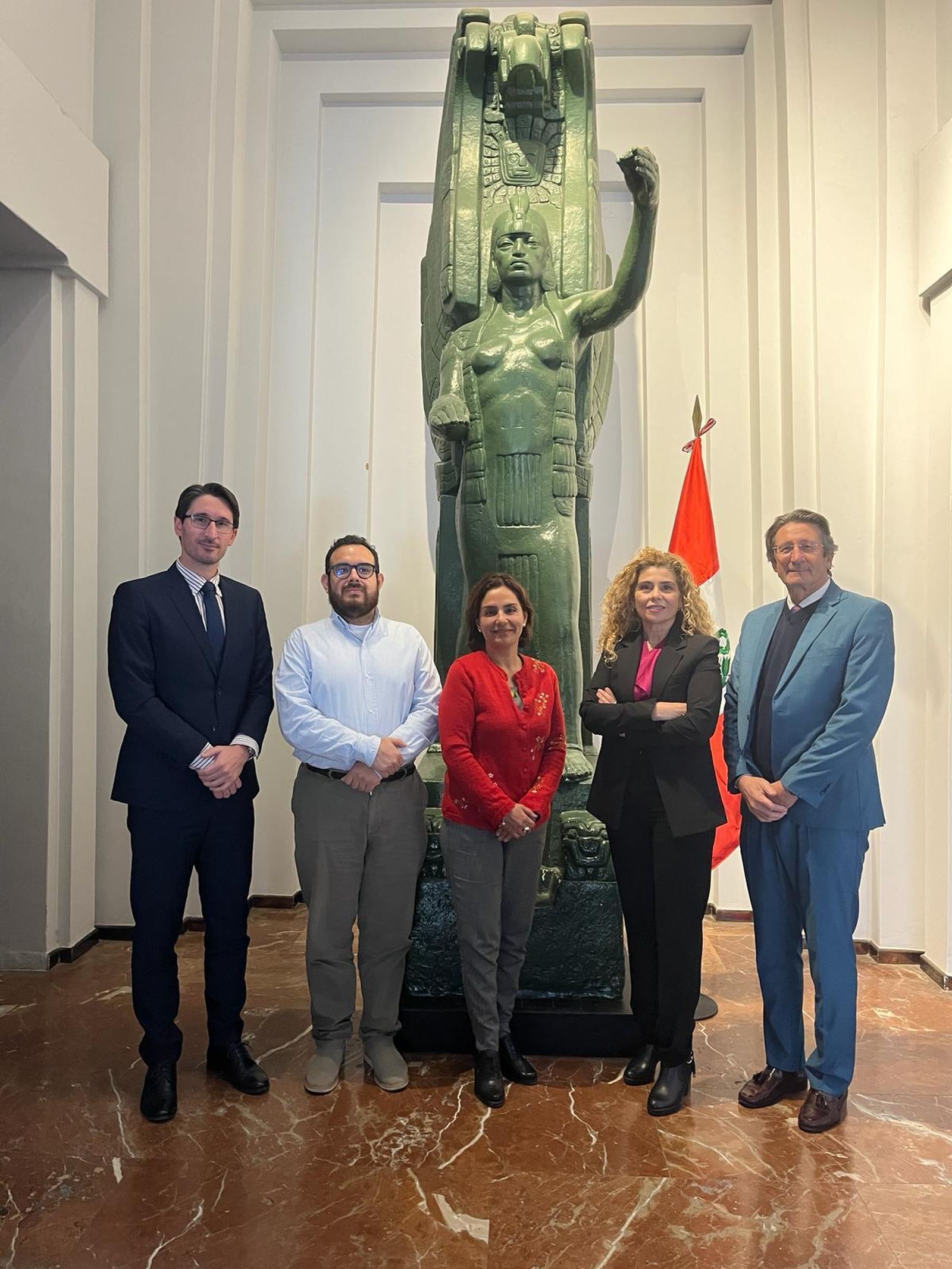 Ruiz-Medina Garro Abogados firma un acuerdo con el Consulado de Perú