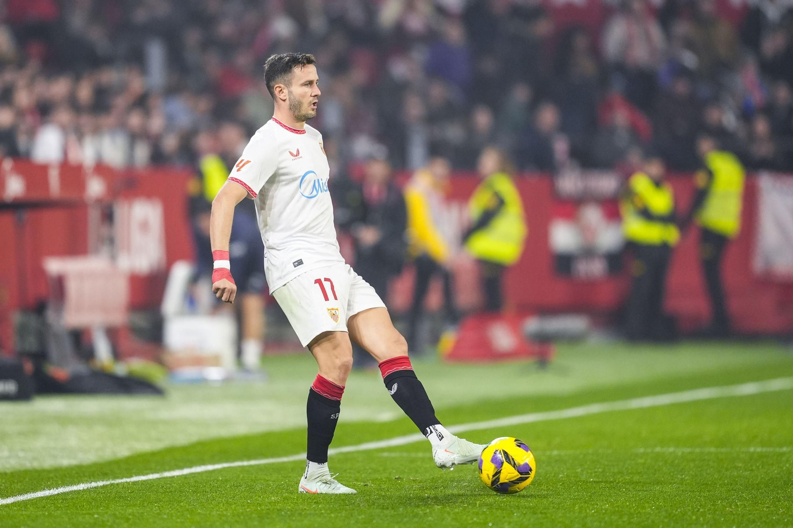 Las fotos del pobrísimo paso de Saúl Ñíguez por el Sevilla