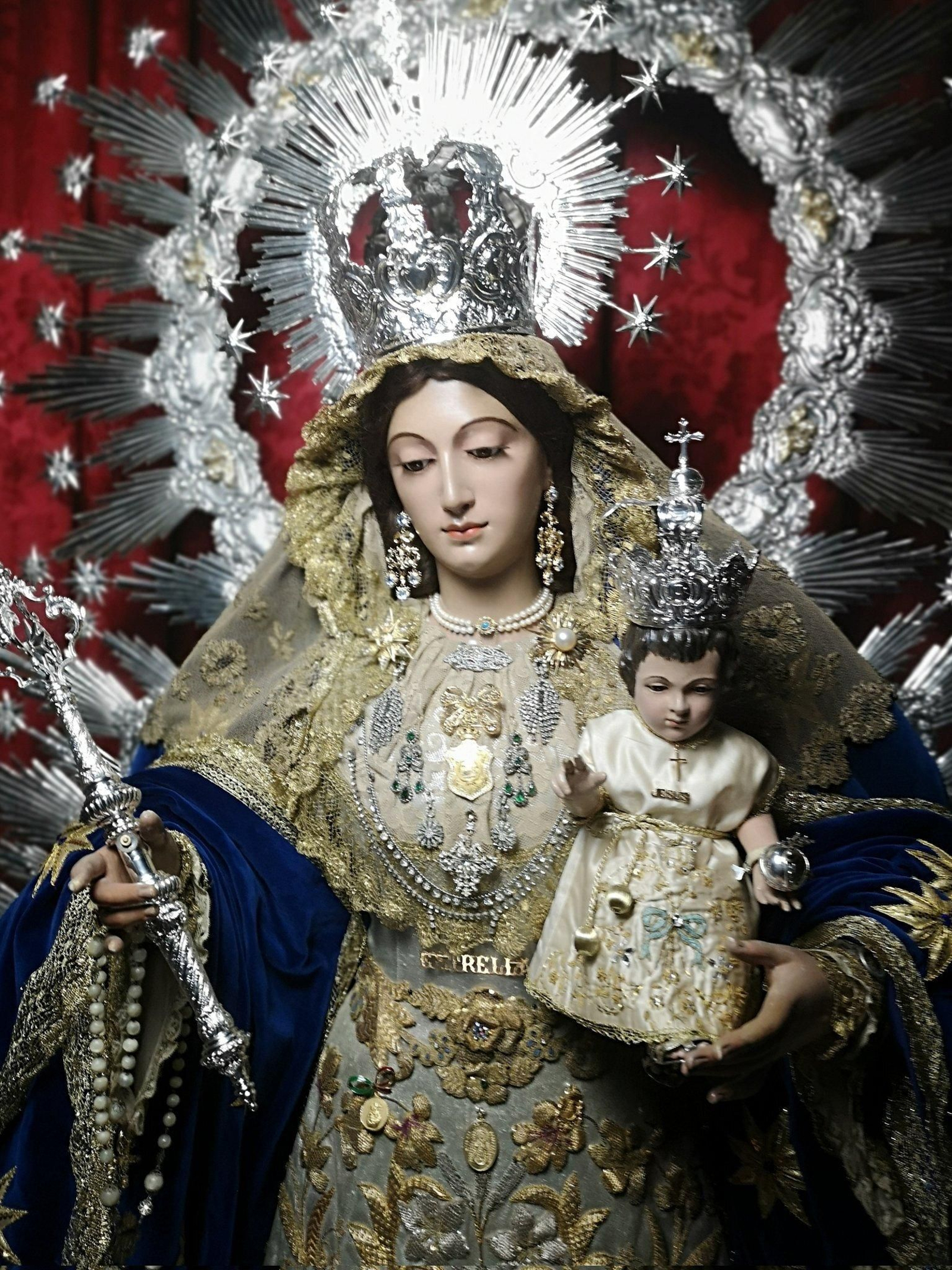 La Virgen de la Estrella para su novena, vestida por Joaquín Gómez