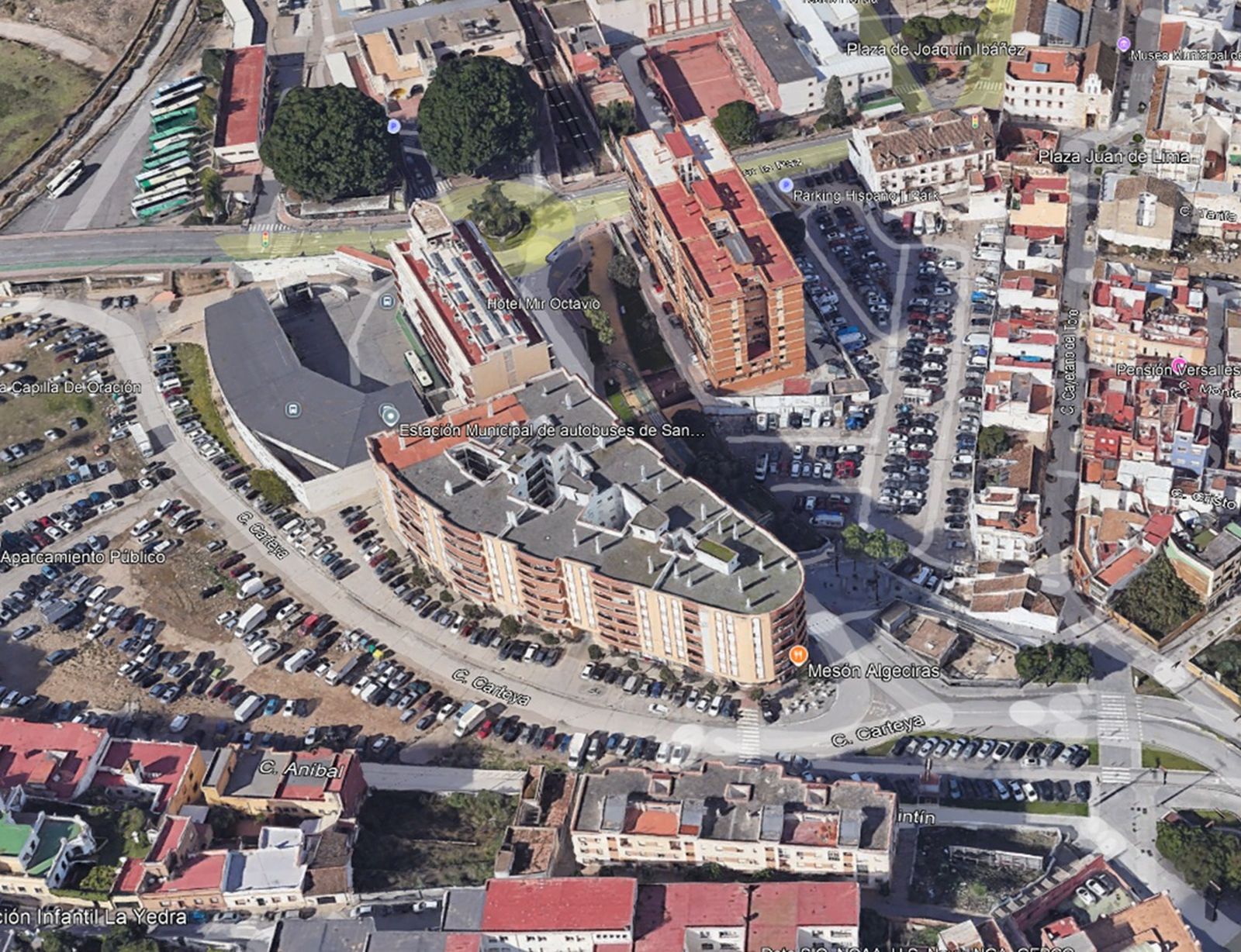 En esta foto aérea vemos el estado actual de los elementos reflejados en el “Plano de la Puente”, de 1736.