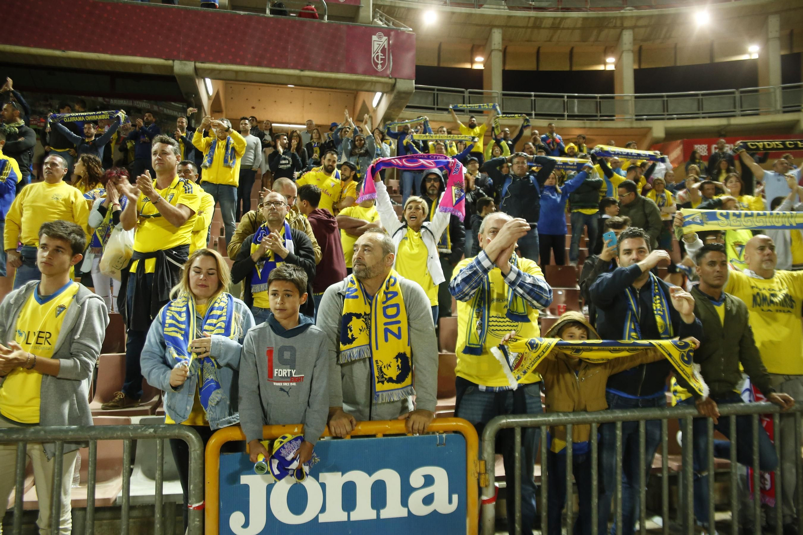 El Granada CF-Cádiz CF, en imágenes