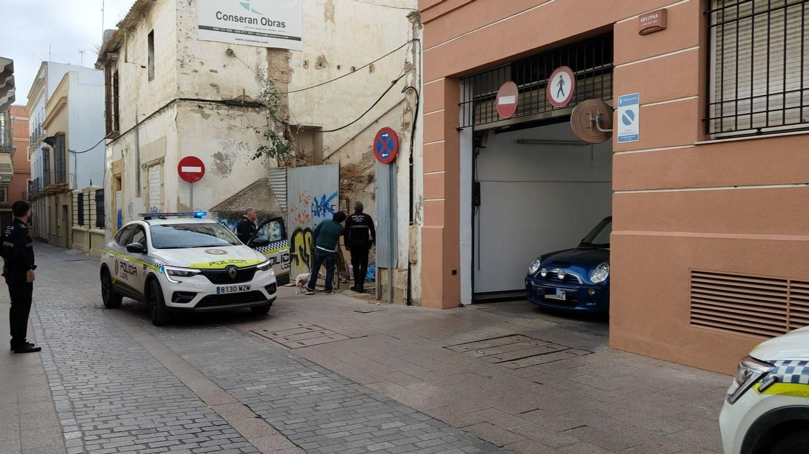 La Policía Local acudió esta tarde al inmueble de la calle Caracuel.