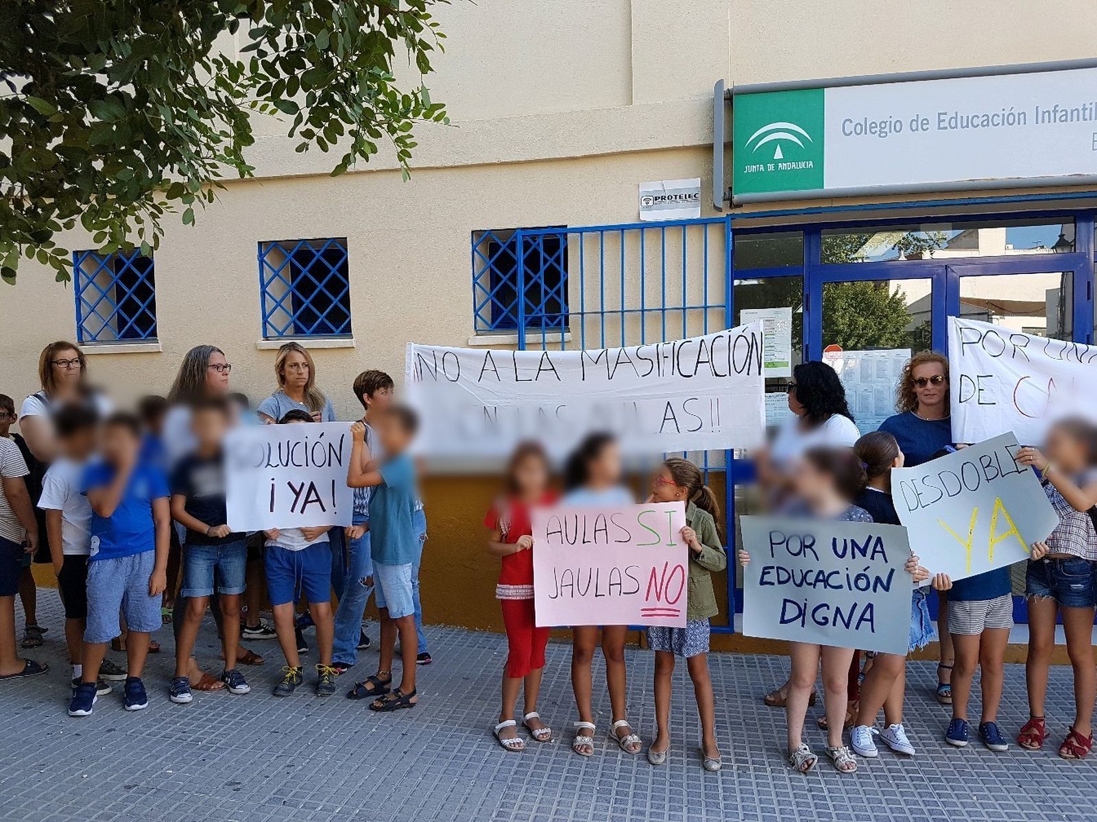 La protesta en el colegio Blas Infante el primer día del curso.