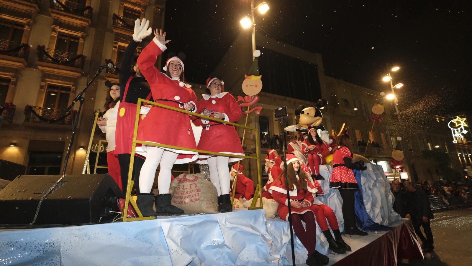 Imágenes de la Cabalgata de los Reyes Magos en Almería