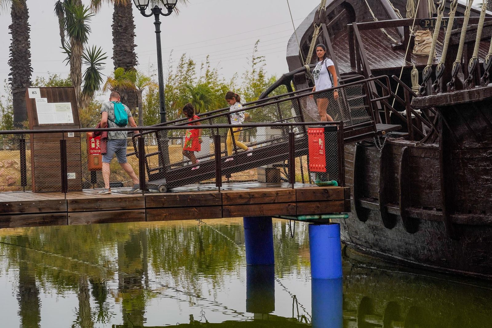 Imágenes de la visita guiada para dar a conocer las reformas realizadas en el Muelle de las Carabelas y su entorno