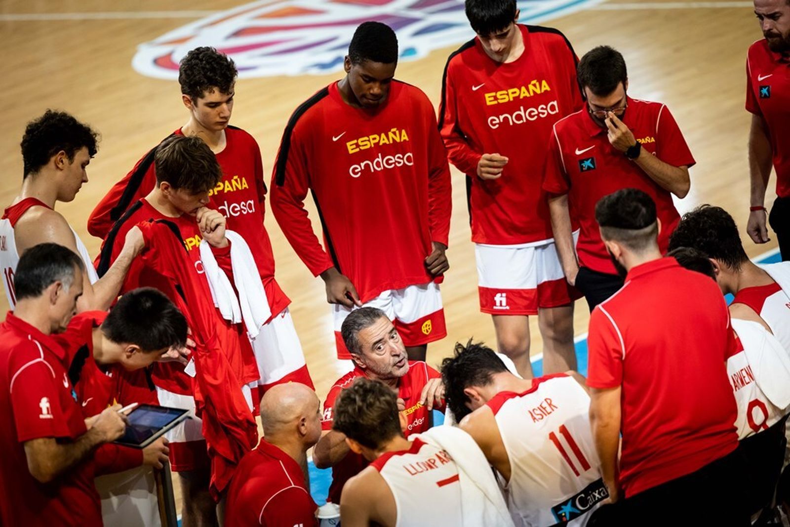 Ángel Jareño da órdenes en un tiempo muerto.