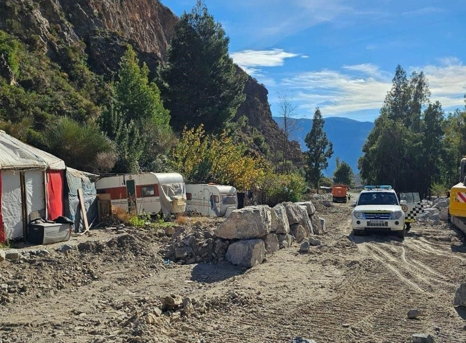 Imagen del desalojo de la comuna hippie en Órgiva Imagen del desalojo de la comuna hippie en Órgiva