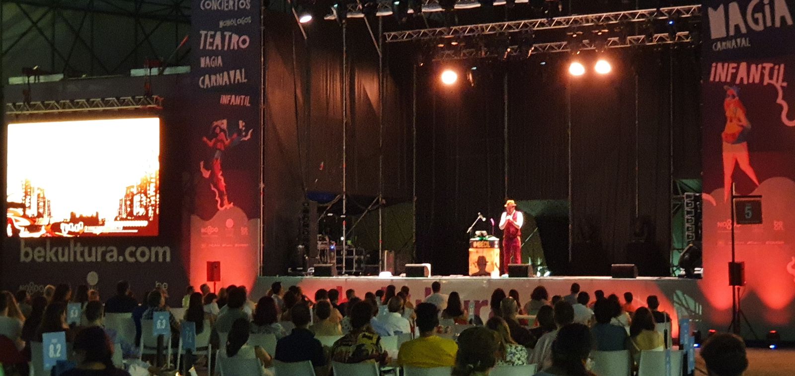 Alex O'Dogherty inauguró con su espectáculo 'Imbécil' la programación del Kultura&Co