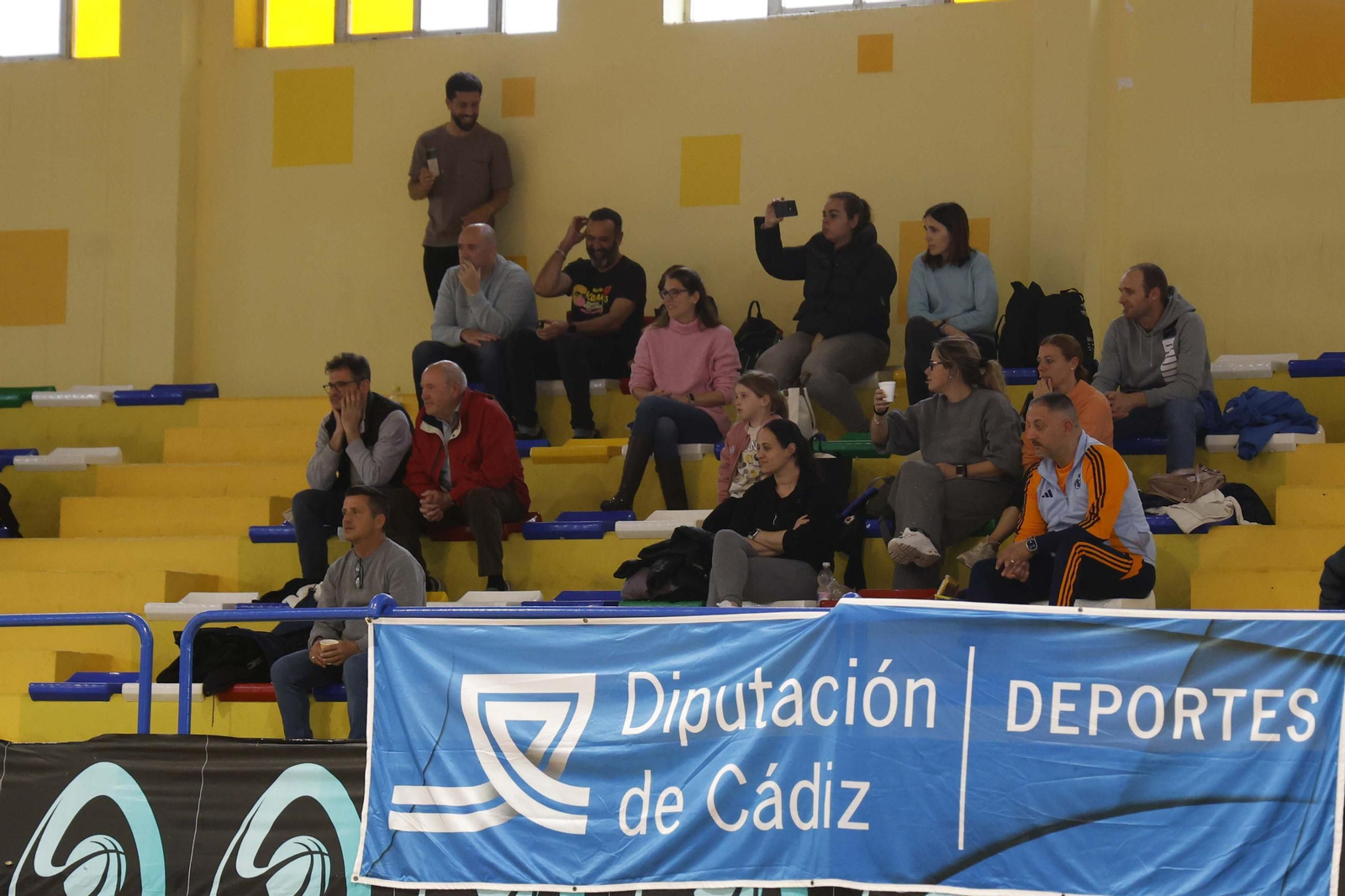 Las fotos de la primera jornada del XIV torneo de baloncesto Semana Santa Ciudad de La Línea