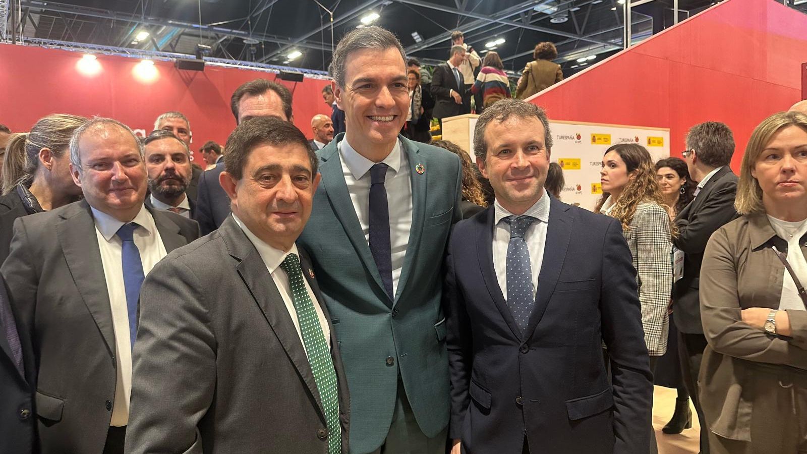 Reyes presenta la oferta turistica al presidente del gobierno Reyes presenta la oferta turistica al presidente del gobierno