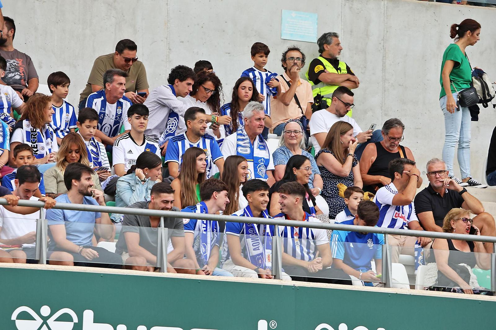Búscate en las gradas del Betis Deportivo-Recreativo de Huelva