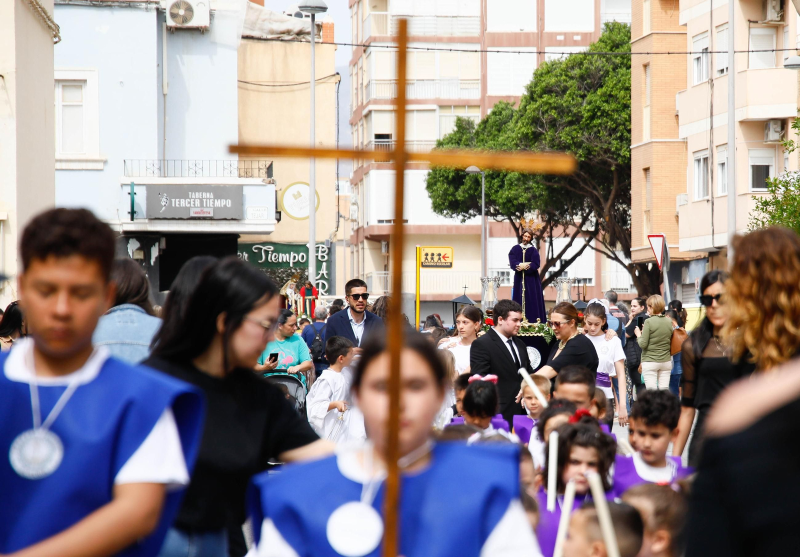 Las imágenes del CEIP San Fernando de El Zapillo de la ciudad de Almería en procesión en el viernes de dolores