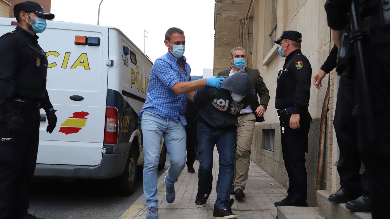Llegada del decapitador de Halloween al Palacio de Justicia.