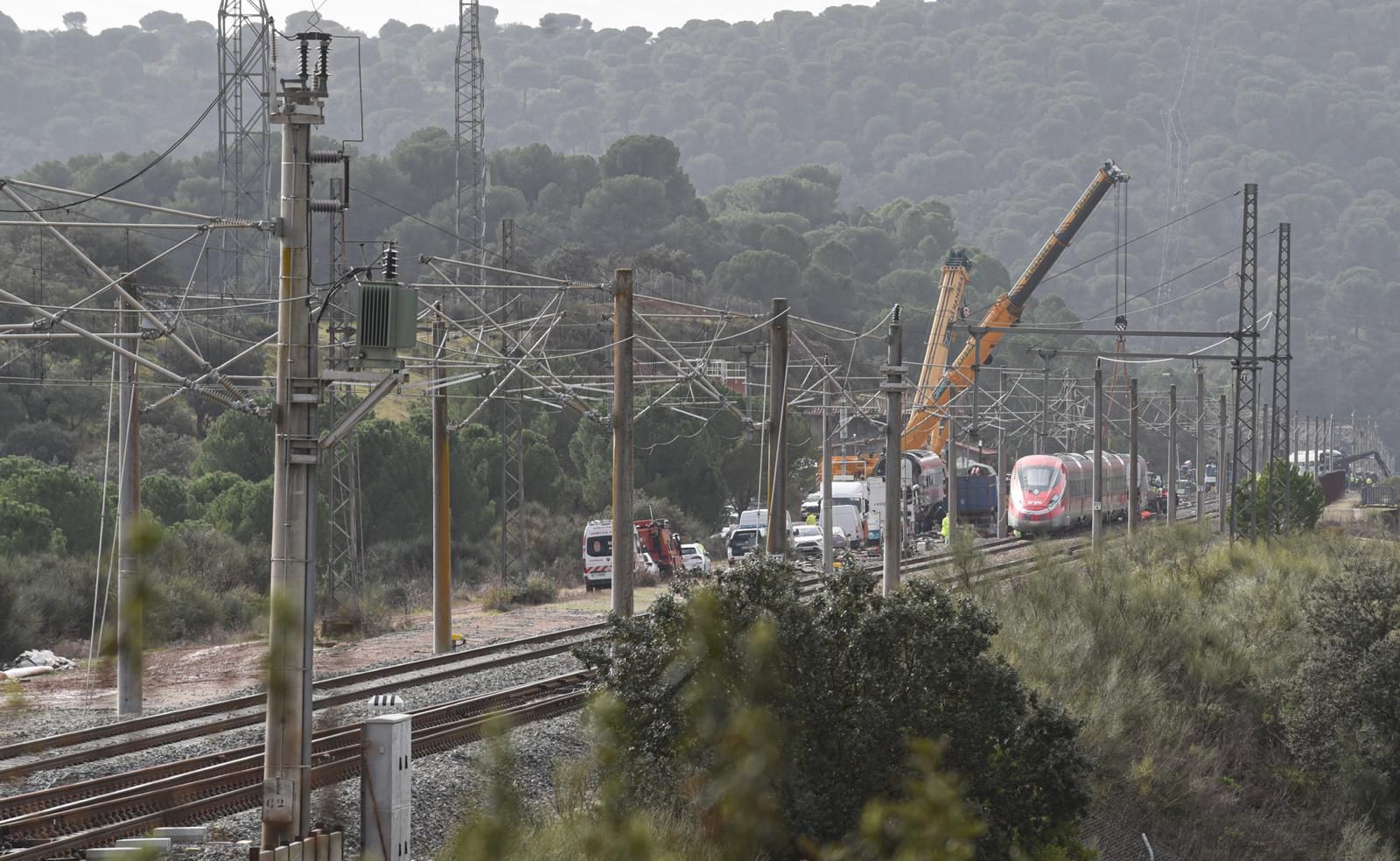 Los trabajos en las vías de la alta velocidad tras el accidente de Adamuz