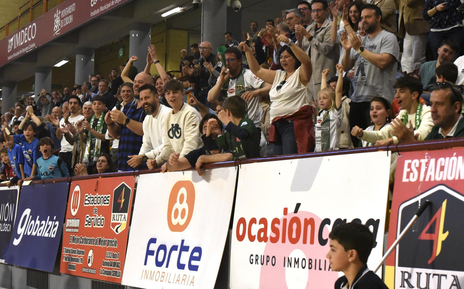 Las mejores fotos del ambiente en Vista Alegre para el Córdoba Futsal - AD Sala 10 Zaragoza