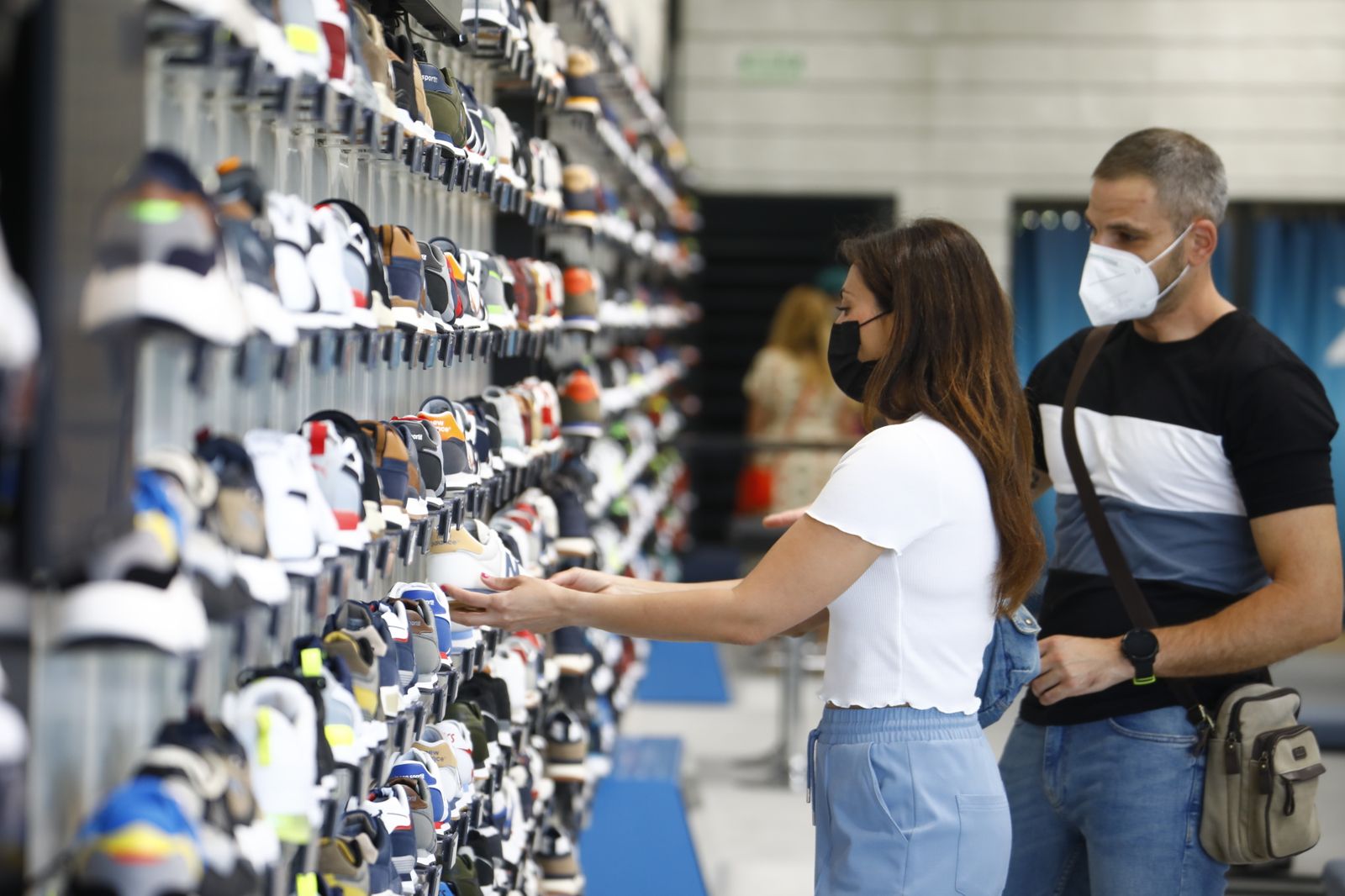 Día de apertura en el parque comercial Los Patios de Azahara de Córdoba, en imágenes