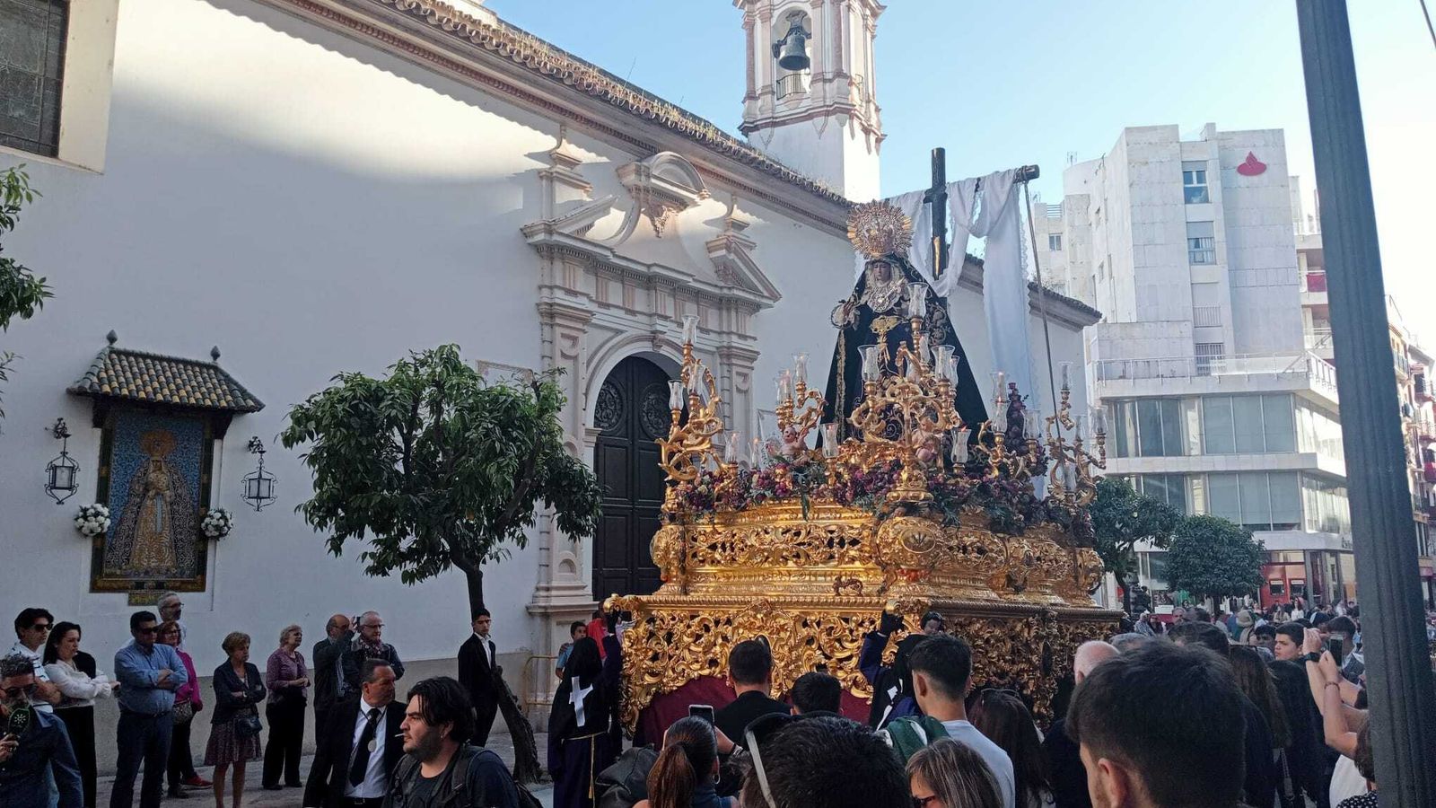 La Soledad sale de la parroquia de la Concepción.