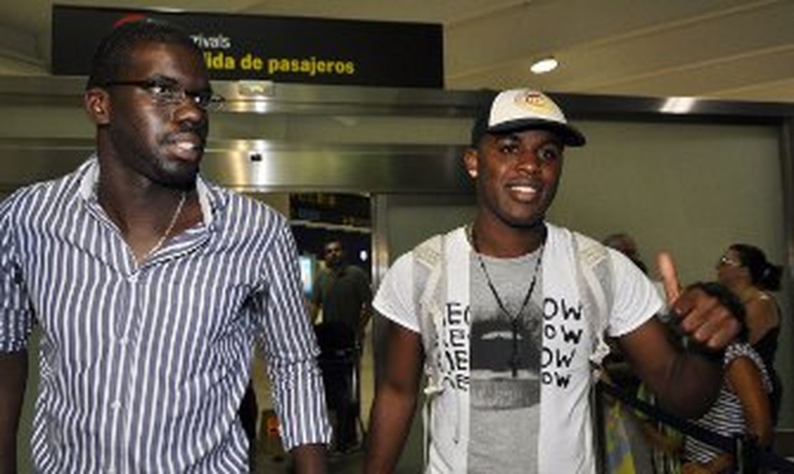 Campbell saludando a los aficionados del Betis. / M. Gómez