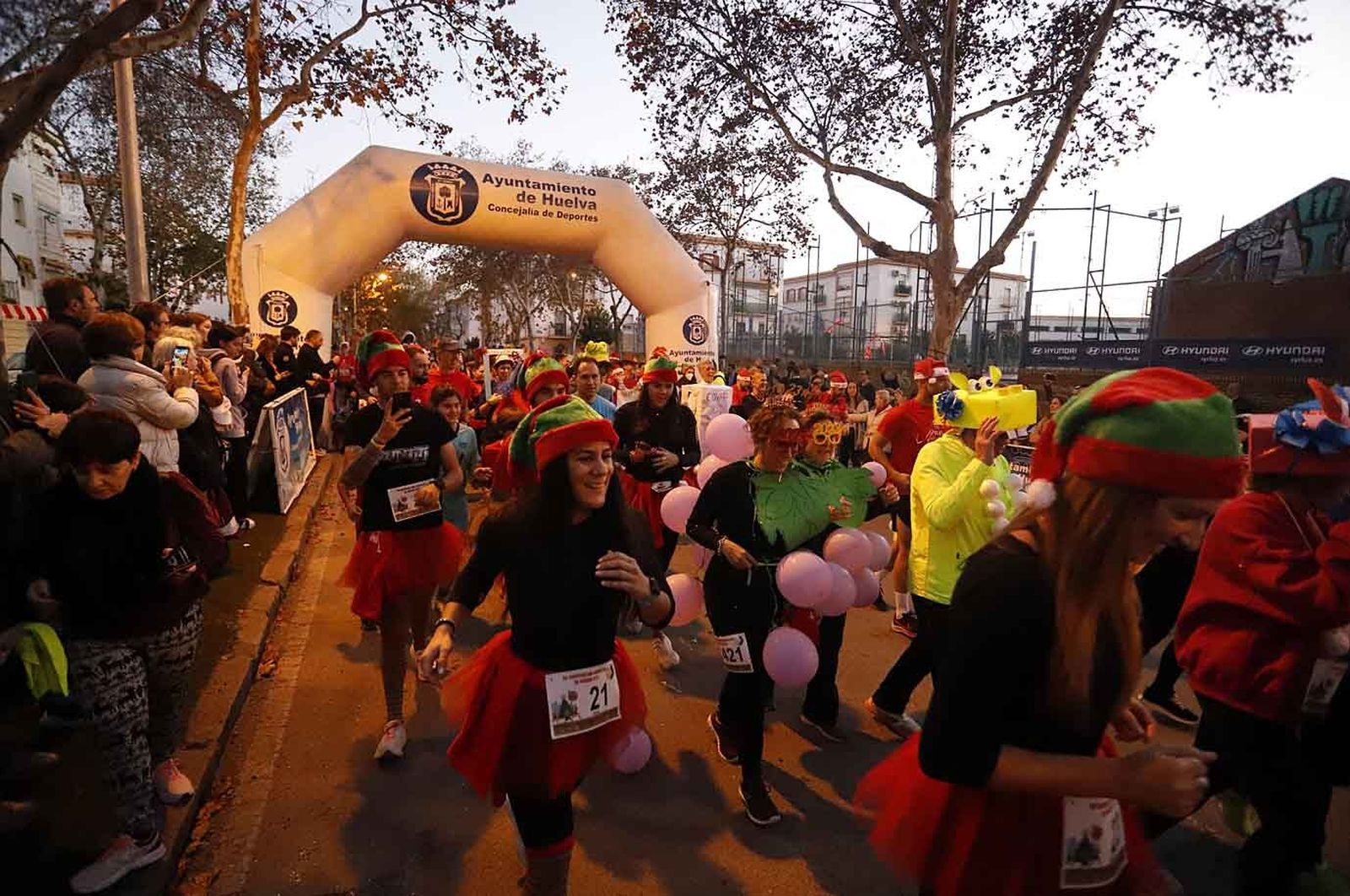 Imágenes de la carrera de San Silvestre en Huelva