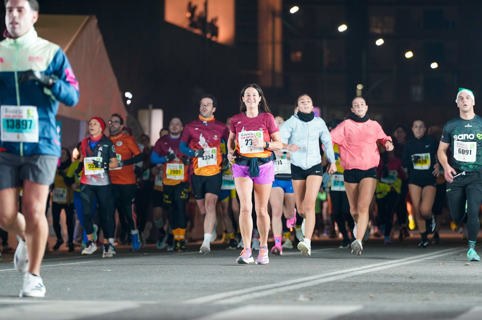 En imágenes: búscate en tu llegada a meta de la Carrera de San Antón 2026 (15)