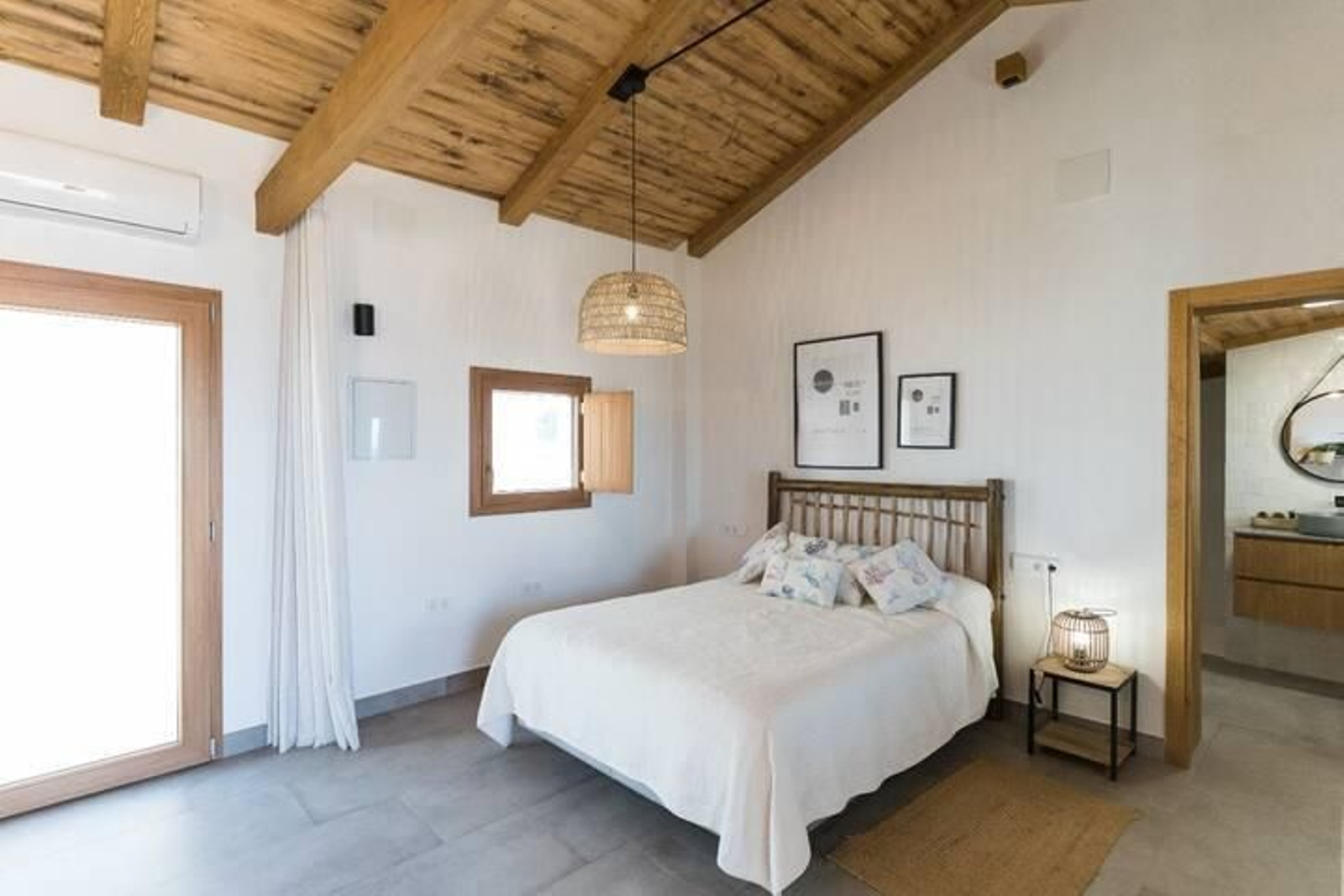 Dormir en una auténtica choza de pescadores en Doñana es posible en Huelva